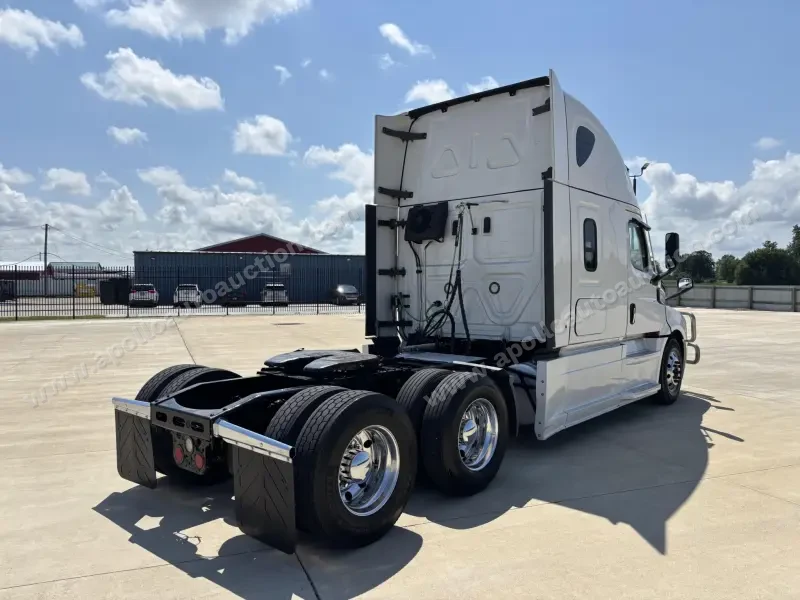 2021 Freightliner CASCADIA 126 - 72″ Raised Roof photo 6