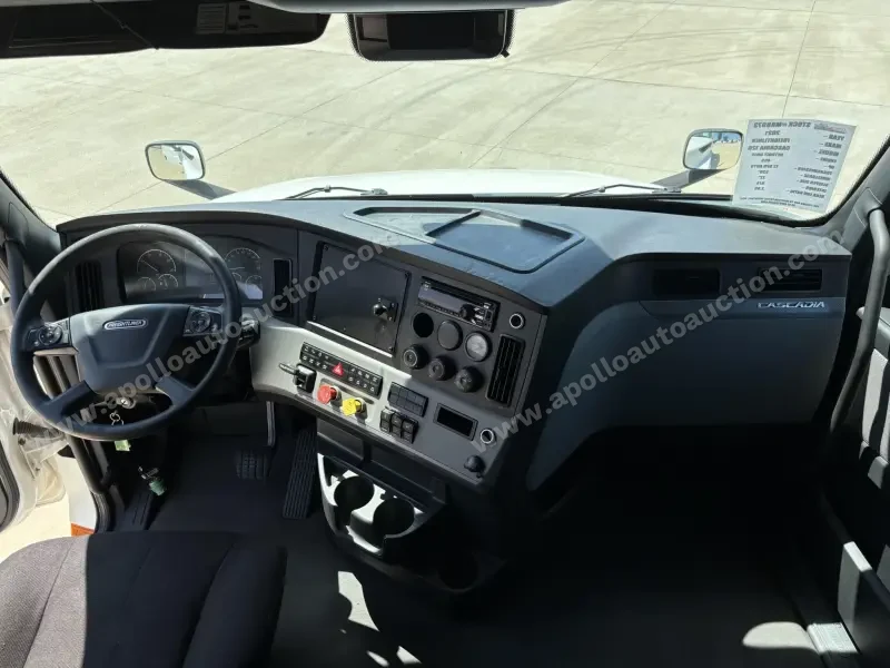 2021 Freightliner CASCADIA 126 - 72″ Raised Roof photo 17