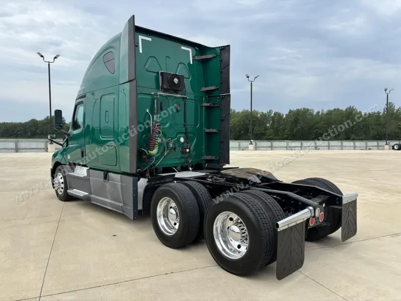 2019 Freightliner CASCADIA 126 - Detroit DD15 400HP photo 6