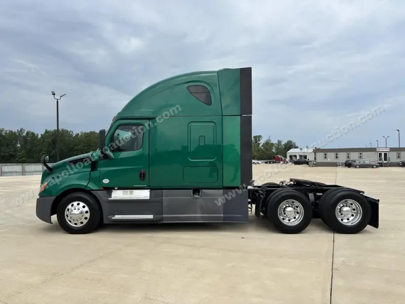 2019 Freightliner CASCADIA 126 - Detroit DD15 400HP photo 5
