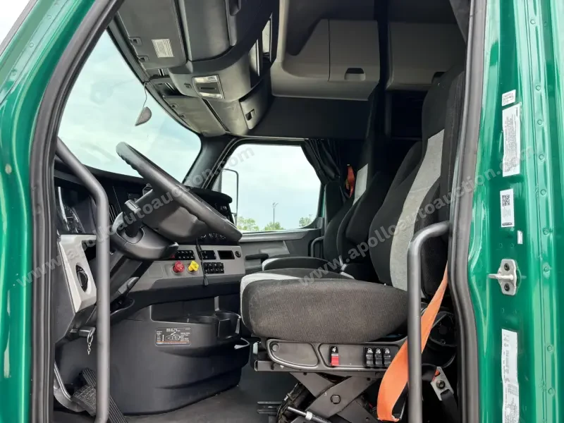 2019 Freightliner CASCADIA 126 - Detroit DD15 400HP photo 16