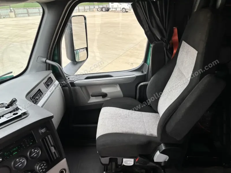 2019 Freightliner CASCADIA 126 - Detroit DD15 400HP photo 20