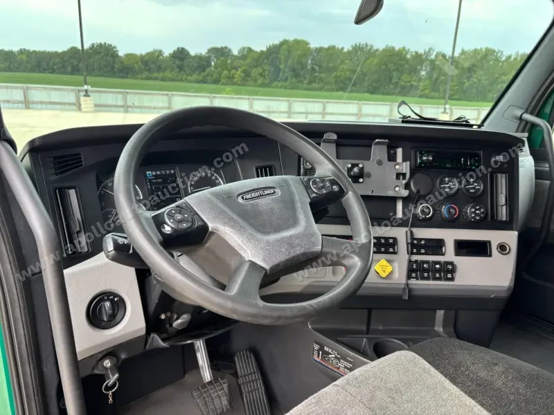 2019 Freightliner CASCADIA 126 - Detroit DD15 400HP photo 19