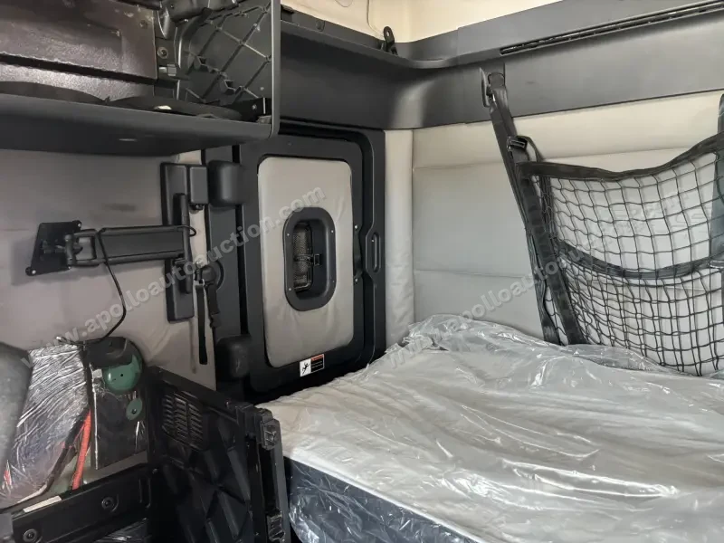 2019 Freightliner CASCADIA 126 - Detroit DD15 400HP photo 21