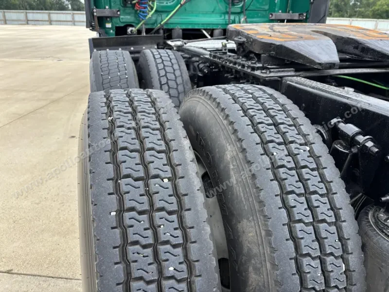 2019 Freightliner CASCADIA 126 - Detroit DD15 400HP photo 23