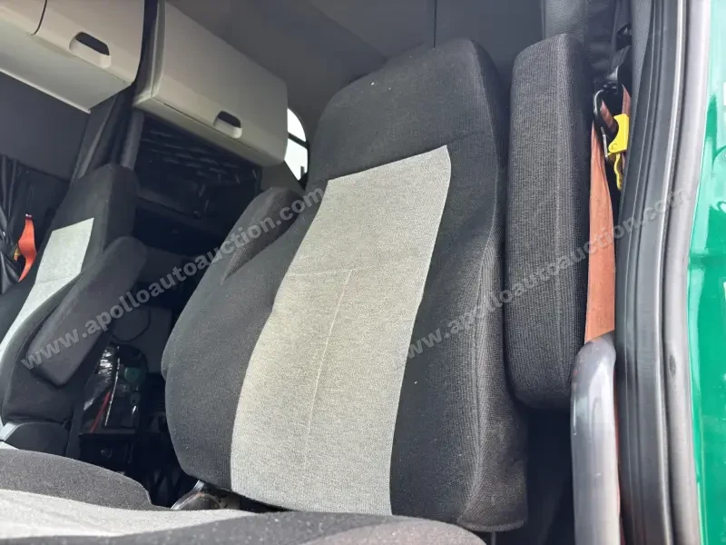 2019 Freightliner CASCADIA 126 - Detroit DD15 400HP photo 18