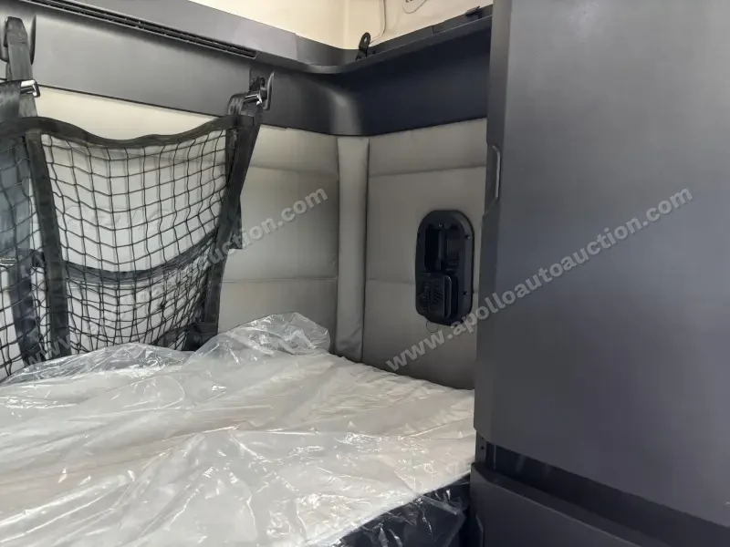 2019 Freightliner CASCADIA 126 - Detroit DD15 400HP photo 10