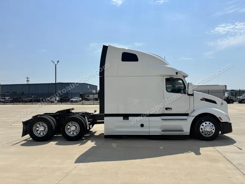 2022 Peterbilt 579 photo 7