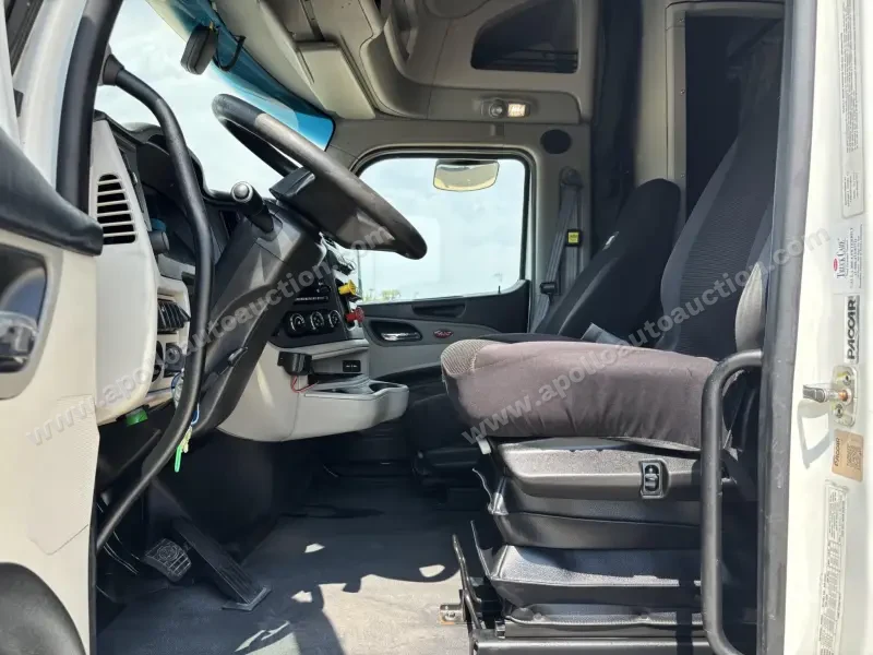 2022 Peterbilt 579 photo 3