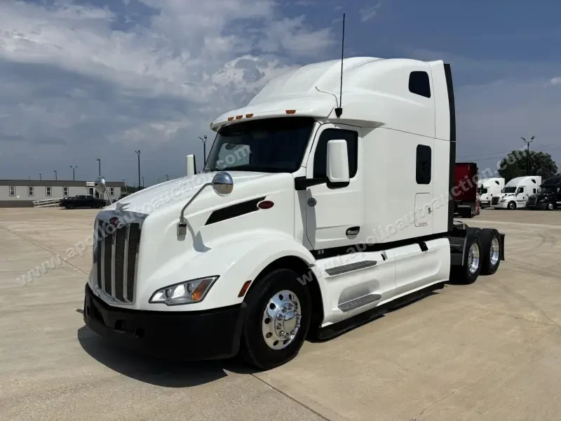 2022 Peterbilt 579 photo 1
