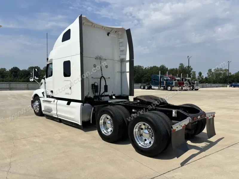 2022 Peterbilt 579 photo 5