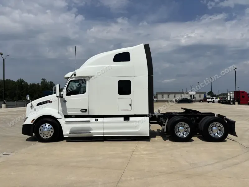 2022 Peterbilt 579 photo 4