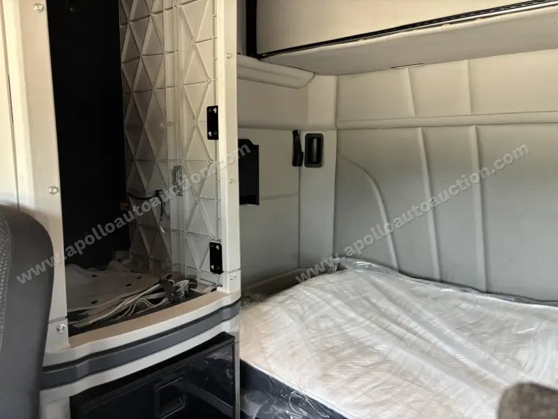 2022 Peterbilt 579 photo 16
