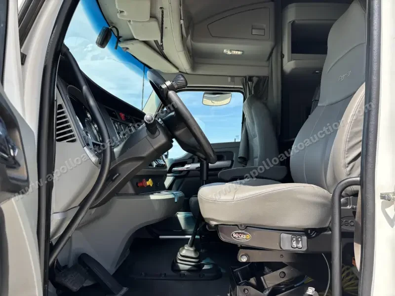 2020 Kenworth T680 photo 10
