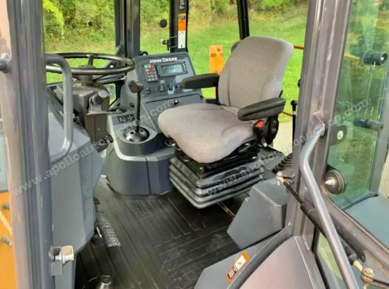2017 John Deere 410L photo 9