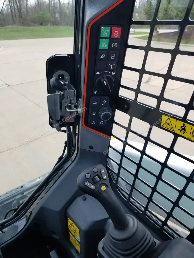 2020 Bobcat T66 photo 8