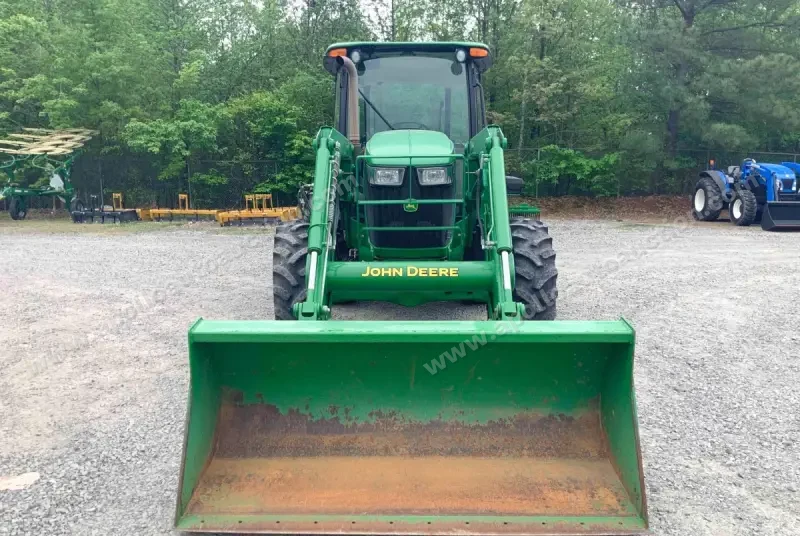 2013 John Deere 5100E MFWD Tractor photo 2