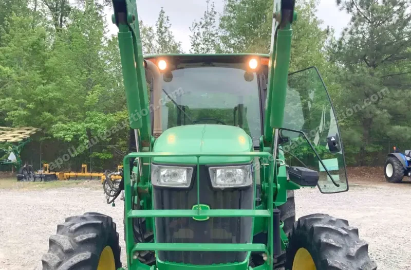 2013 John Deere 5100E MFWD Tractor photo 7