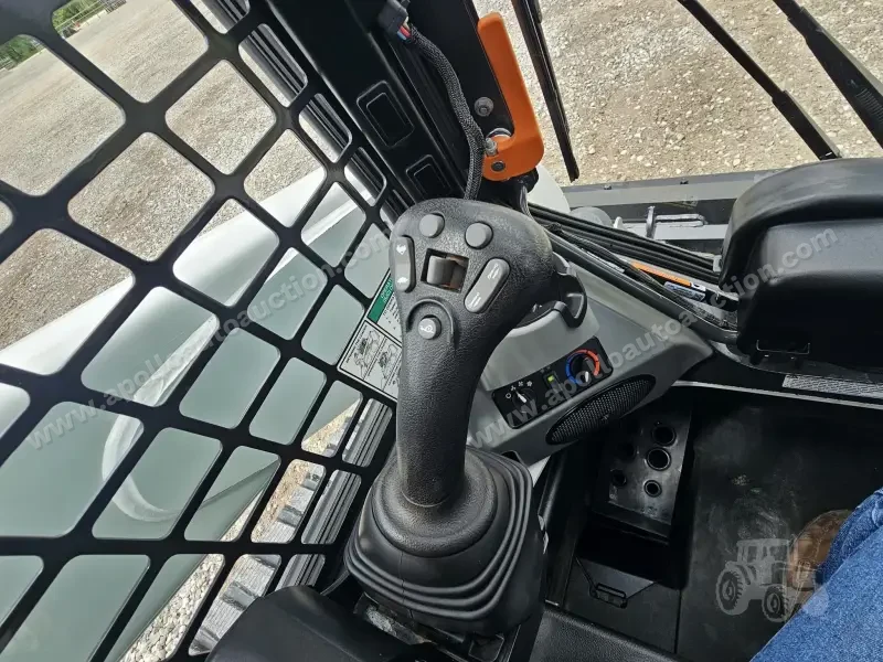 2020 Bobcat T770 photo 39
