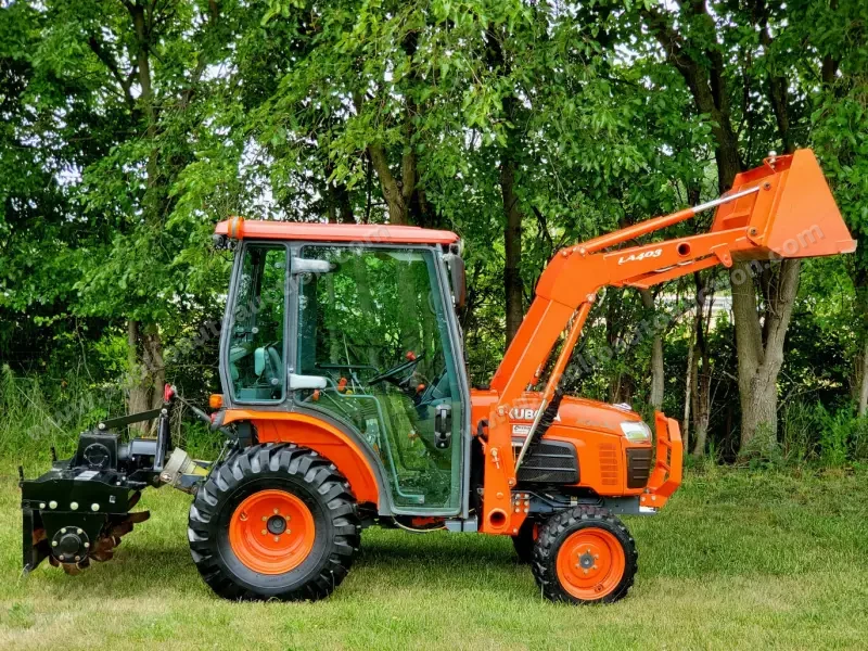 2009 Kubota B3030 4WD Tractor with Full Attachment Package photo 5