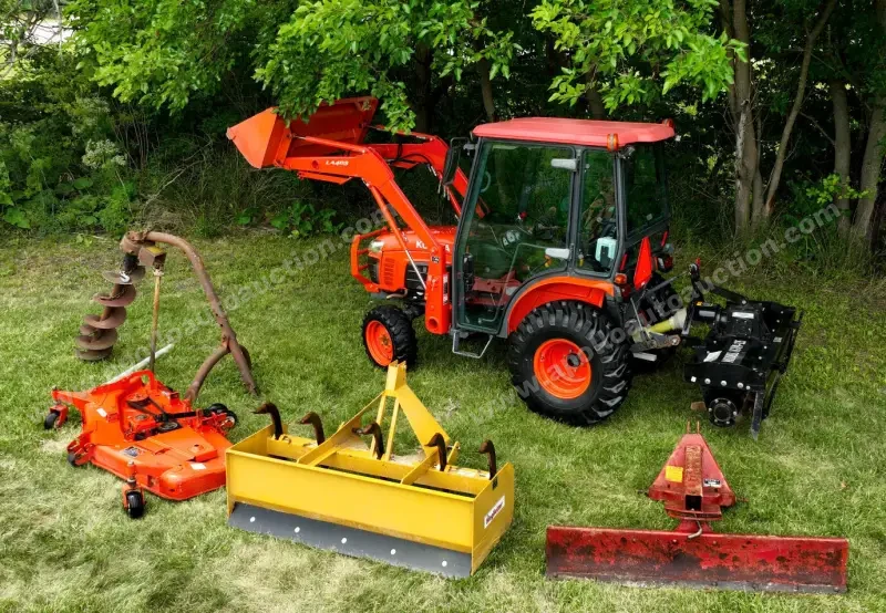 2009 Kubota B3030 4WD Tractor with Full Attachment Package photo 12