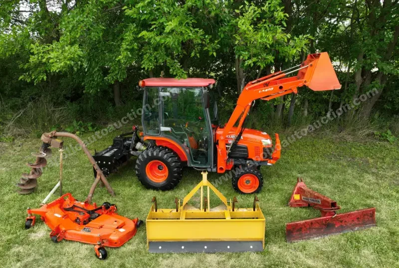 2009 Kubota B3030 4WD Tractor with Full Attachment Package photo 1