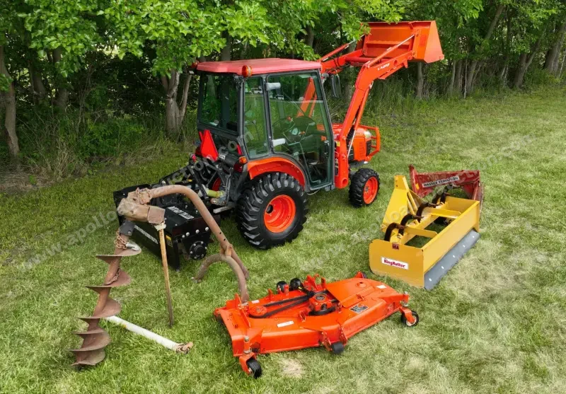 2009 Kubota B3030 4WD Tractor with Full Attachment Package photo 9