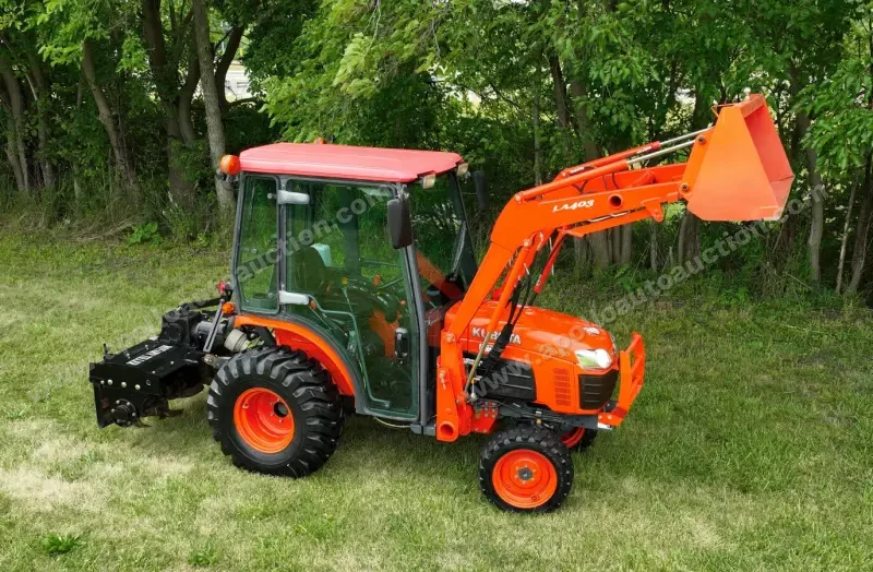 2009 Kubota B3030 4WD Tractor with Full Attachment Package photo 4