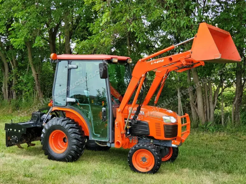 2009 Kubota B3030 4WD Tractor with Full Attachment Package photo 3