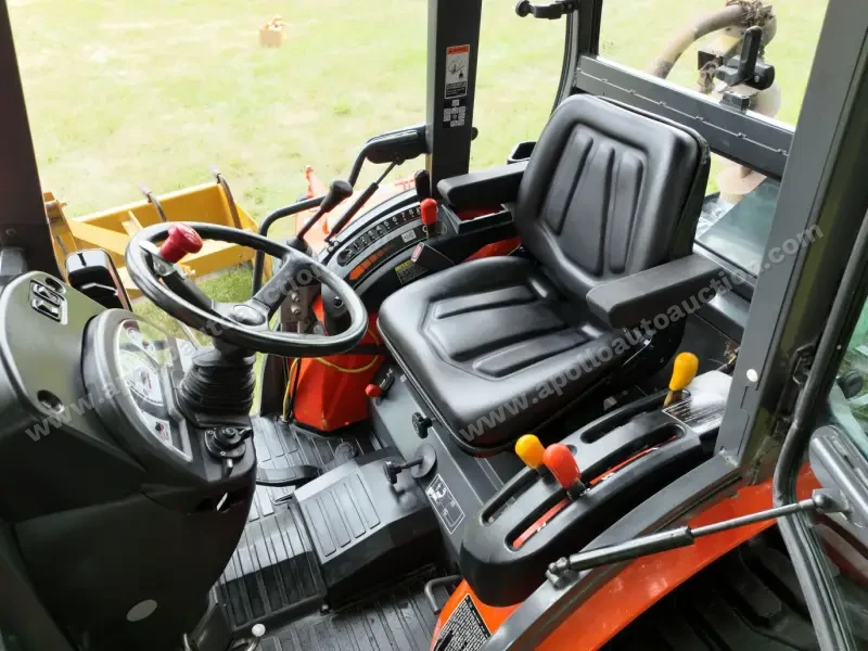 2009 Kubota B3030 4WD Tractor with Full Attachment Package photo 13