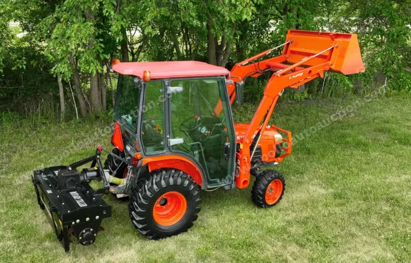 2009 Kubota B3030 4WD Tractor with Full Attachment Package photo 6