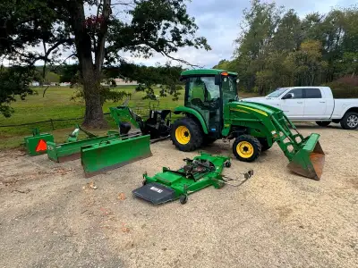 2010 JOHN DEERE 3720 + Attachments