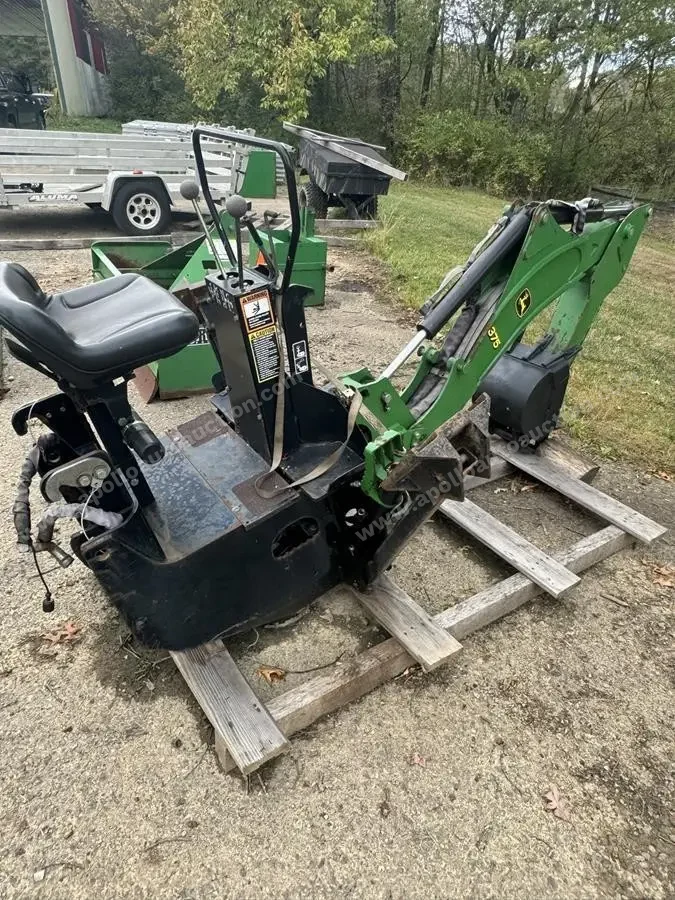 2010 JOHN DEERE 3720 + Attachments photo 8