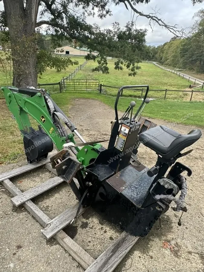 2010 JOHN DEERE 3720 + Attachments photo 27