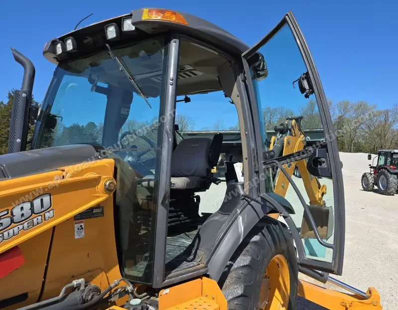 2016 Case 580 Super N photo 108