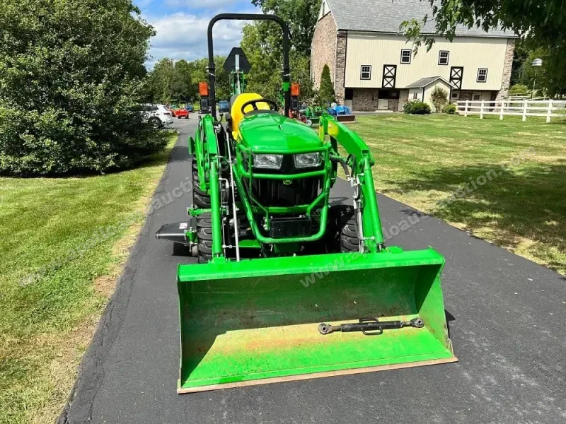 2018 John Deere 2032R photo 4