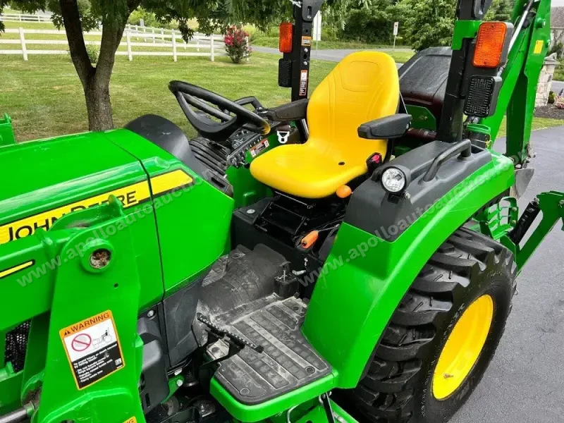 2018 John Deere 2032R photo 10