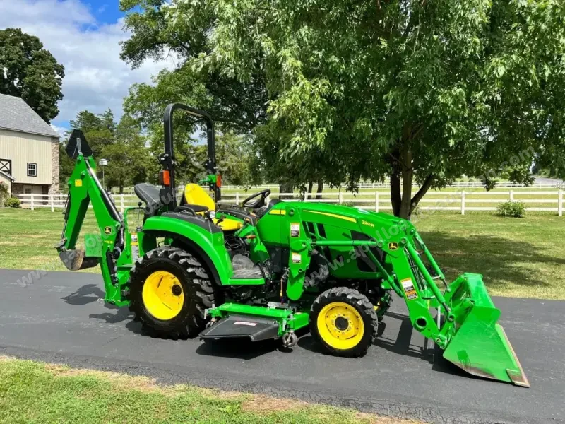 2018 John Deere 2032R photo 1