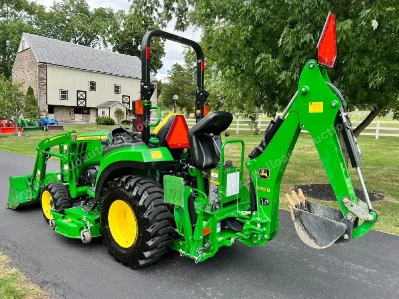 2018 John Deere 2032R photo 11