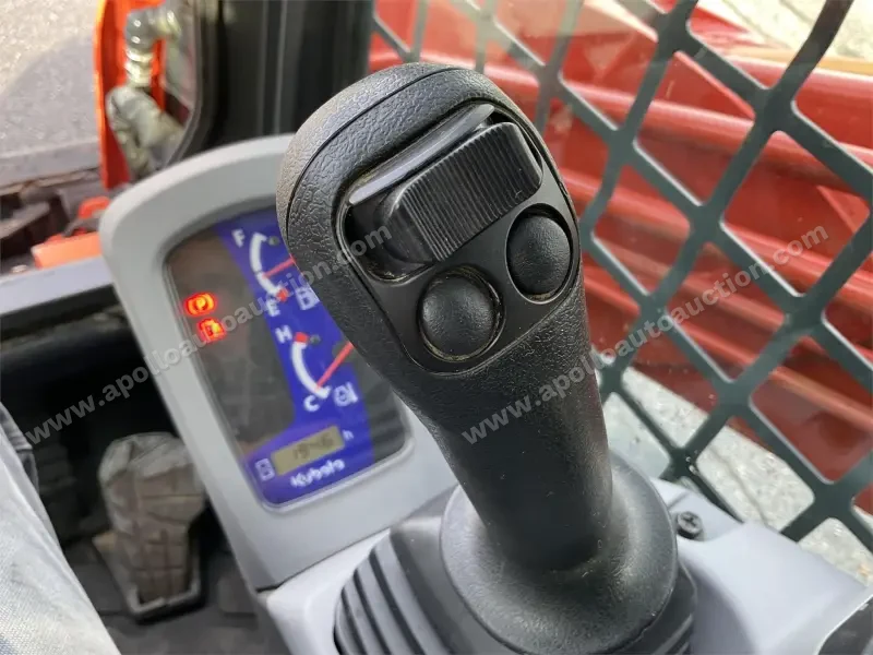 2016 KUBOTA SVL75-2 photo 41