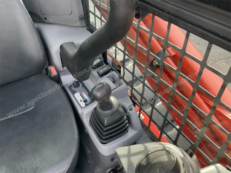 2016 KUBOTA SVL75-2 photo 32