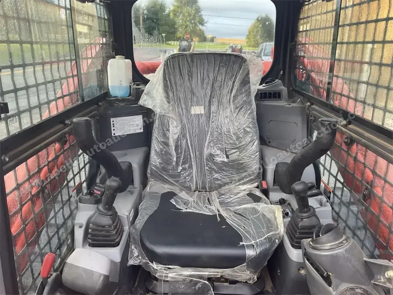 2016 KUBOTA SVL75-2 photo 30