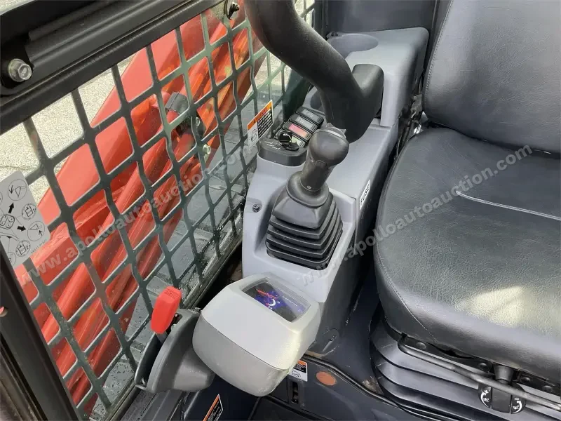 2016 KUBOTA SVL75-2 photo 33