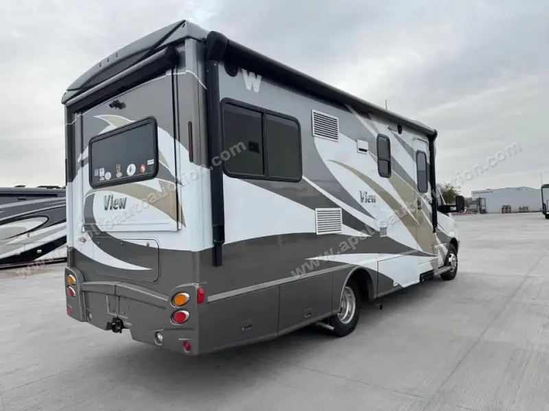 2014 Winnebago View Profile 24G photo 2