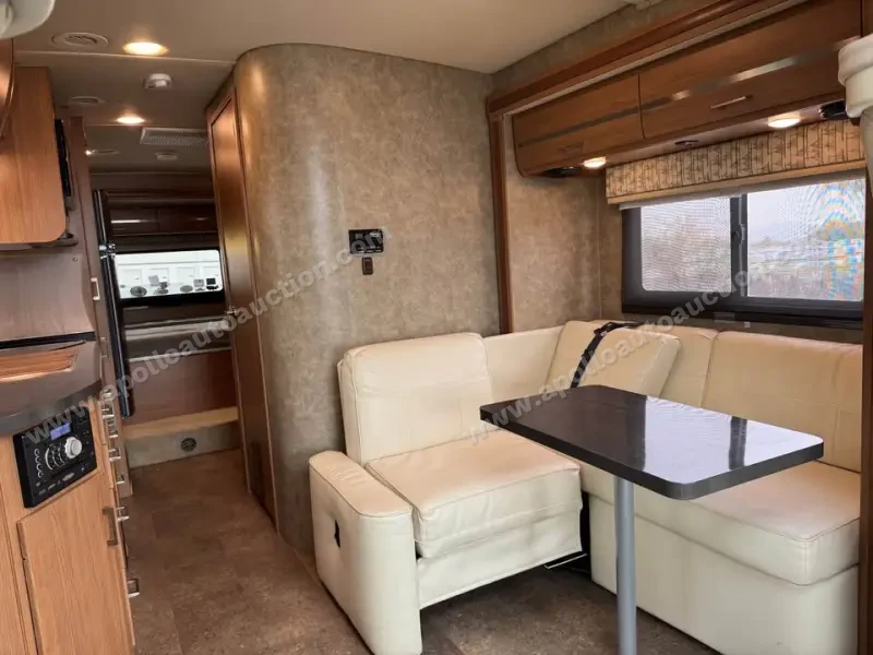 2014 Winnebago View Profile 24G photo 9