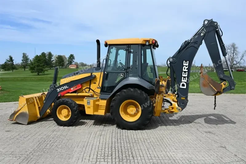 2015 John Deere 310SL photo 2