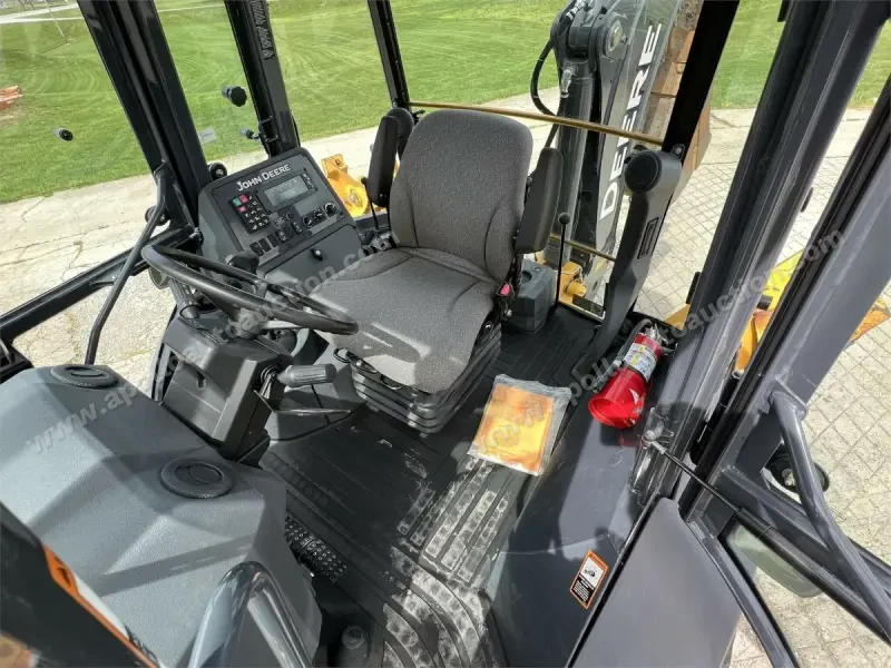 2015 John Deere 310SL photo 35