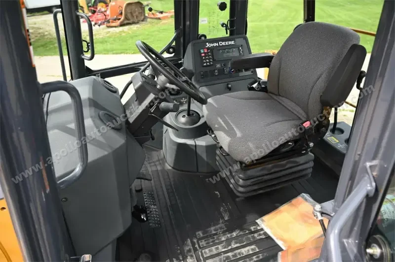 2015 John Deere 310SL photo 34