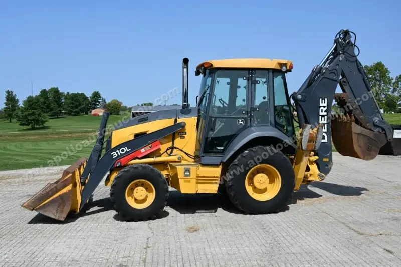 2016 John Deere 310L photo 2