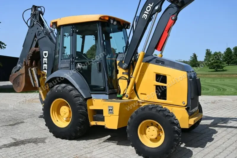 2016 John Deere 310L photo 14